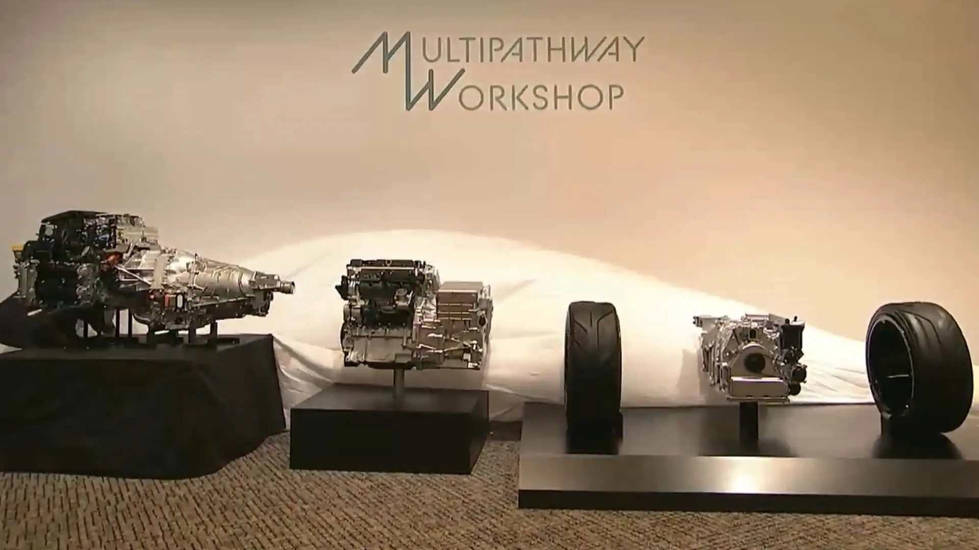 Mặc cả thế giới đổ xô vào xe chạy pin, Toyota, Mazda, Subaru chơi lớn, chung tay chế động cơ đốt trong 'xanh mà vẫn cực bốc' - Ảnh 1