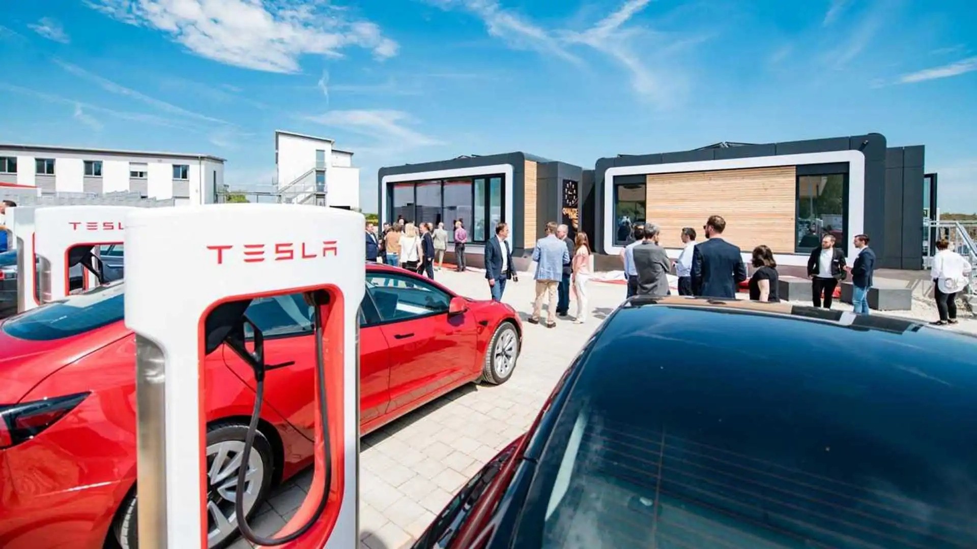 Tesla sa thải toàn bộ nhân viên mảng sạc xe điện hứa hẹn là 'mỏ vàng' tương lai, cả làng ô tô 'đứng hình' - Ảnh 2