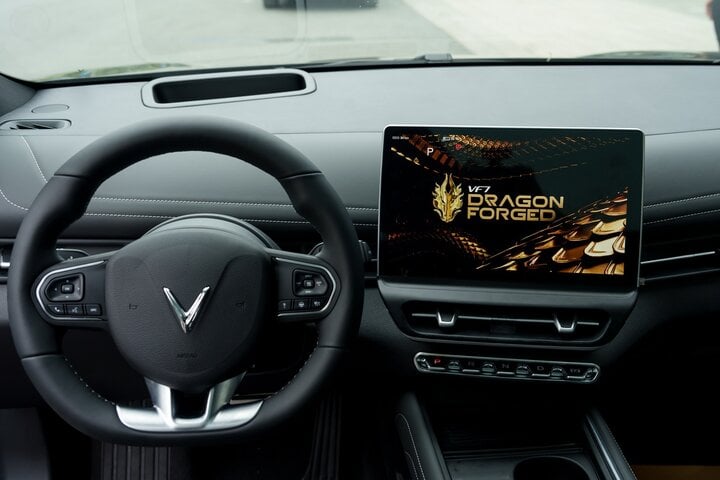 Cận cảnh những chiếc xe VF 7 Hỏa Long Độc Bản đầu tiên được giao cho khách hàng - Ảnh 8