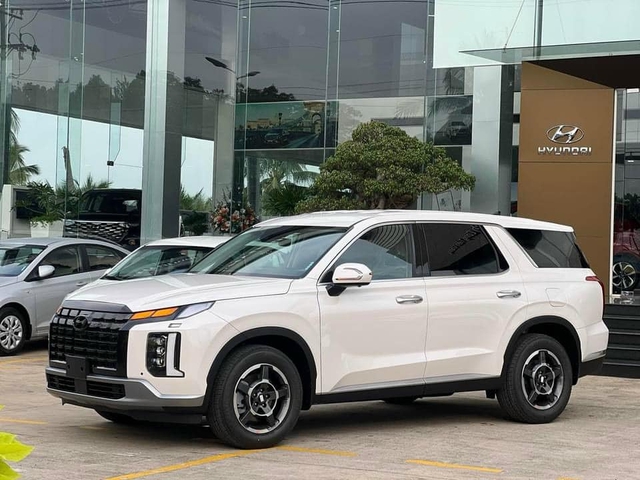 Giảm 120 triệu tại đại lý, giá bán của Hyundai Palisade còn thấp hơn cả 'đàn em' Santa Fe hybrid - Ảnh 1