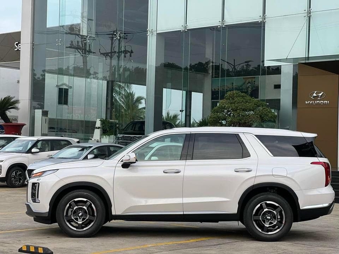 Giảm 120 triệu tại đại lý, giá bán của Hyundai Palisade còn thấp hơn cả 'đàn em' Santa Fe hybrid - Ảnh 4