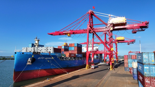 Cảng Chu Lai đưa vào vận hành hệ thống cẩu chuyên dụng - Ảnh 3