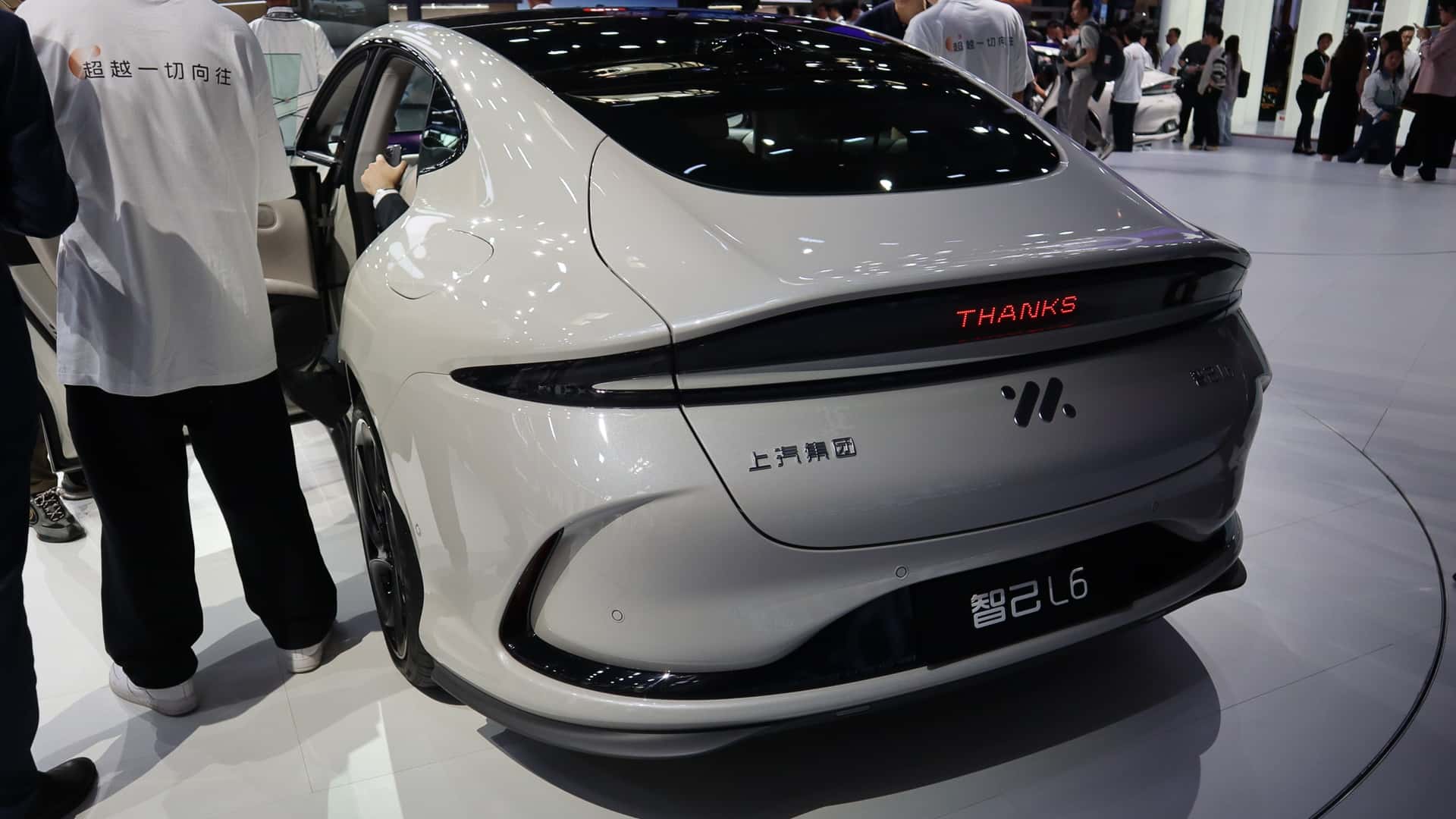 Phóng viên Mỹ đi triển lãm Bắc Kinh về nói lời cay đắng: Các hãng xe phương Tây thua rồi! - Ảnh 14