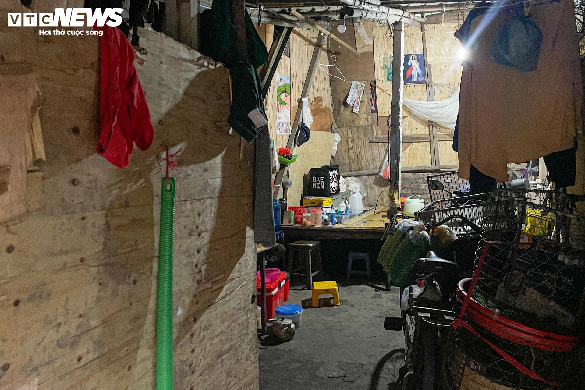 Bữa cơm khốn khó thời vật giá leo thang ở xóm trọ nghèo giữa Hà Nội - Ảnh 14