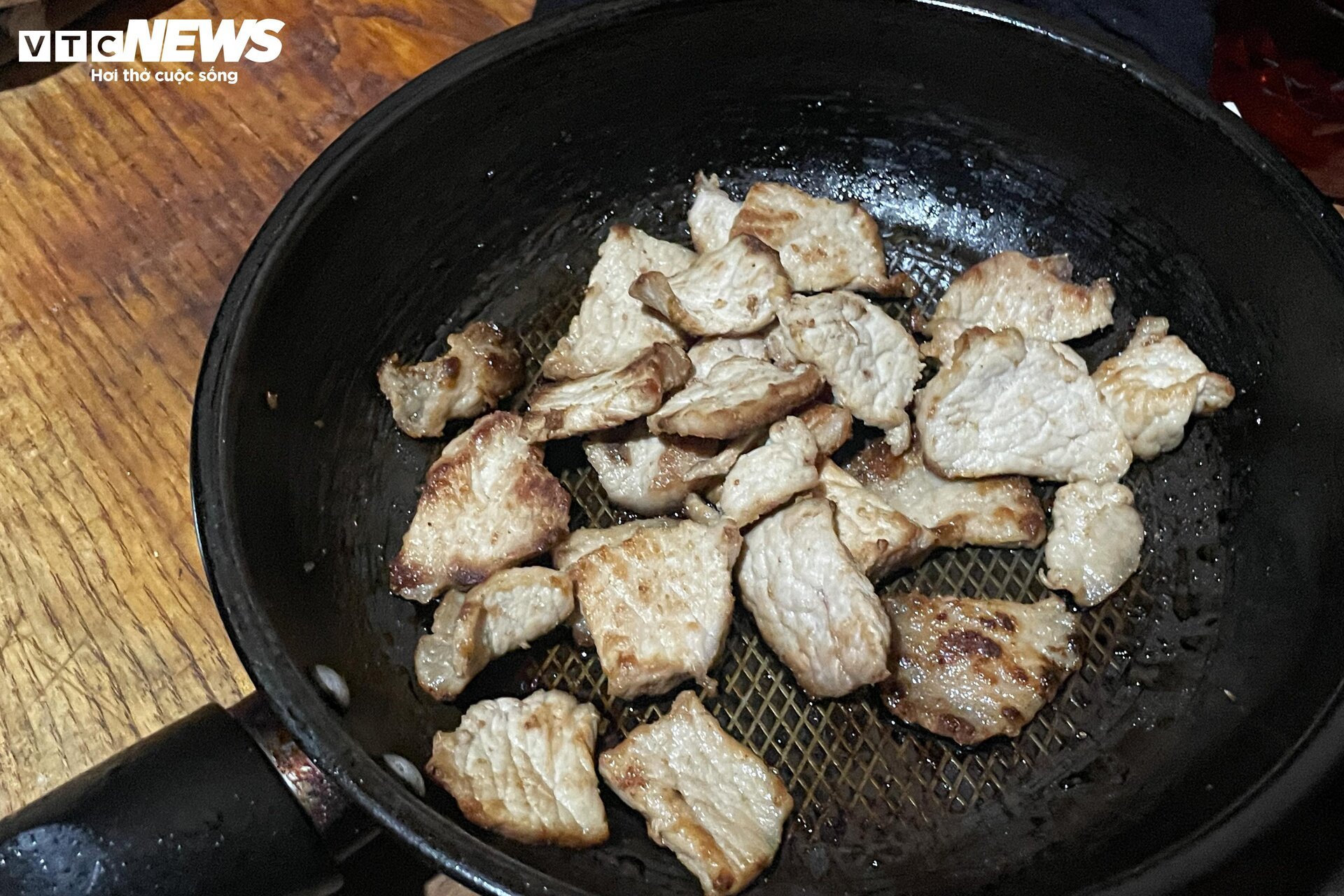 Bữa cơm khốn khó thời vật giá leo thang ở xóm trọ nghèo giữa Hà Nội - Ảnh 15