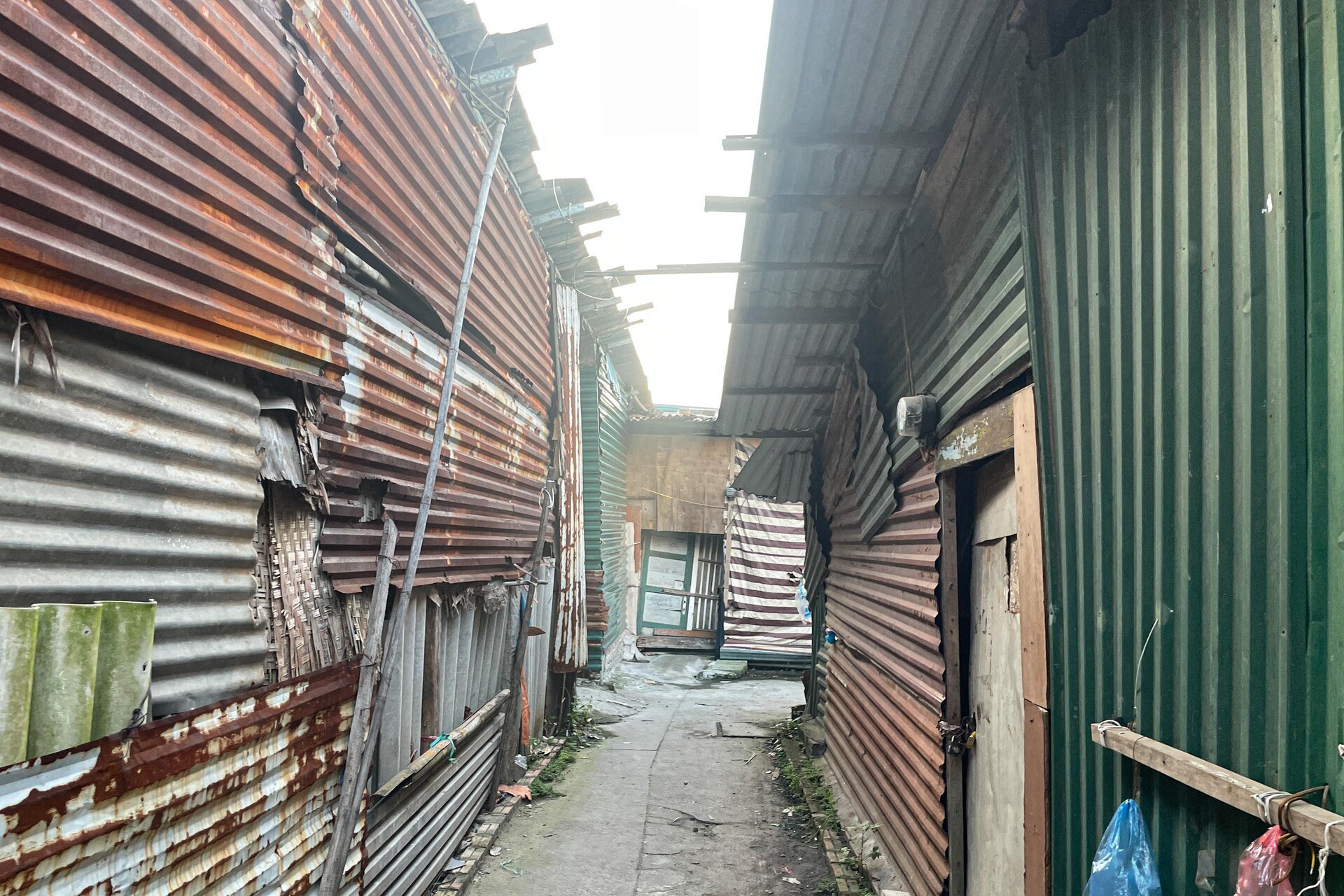 Bữa cơm khốn khó thời vật giá leo thang ở xóm trọ nghèo giữa Hà Nội - Ảnh 2