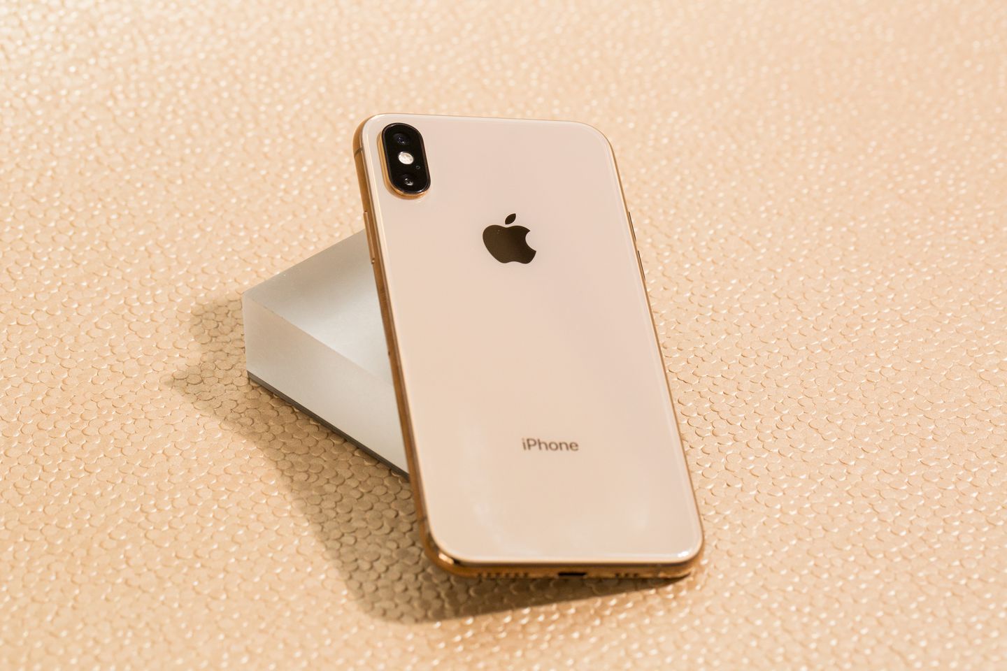 iPhone X "hồi sinh" với ngoại hình đẹp lung linh, nhiều màu sắc bắt mắt khó cưỡng! - Ảnh 2