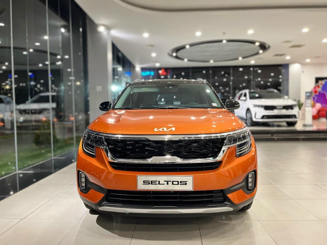 Đại lý xả hàng tồn, Kia Seltos giảm giá đến 50 triệu đồng: Bản cao cấp nhất rẻ hơn HR-V tiêu chuẩn, khách mua phải đánh đổi đời xe - Ảnh 2