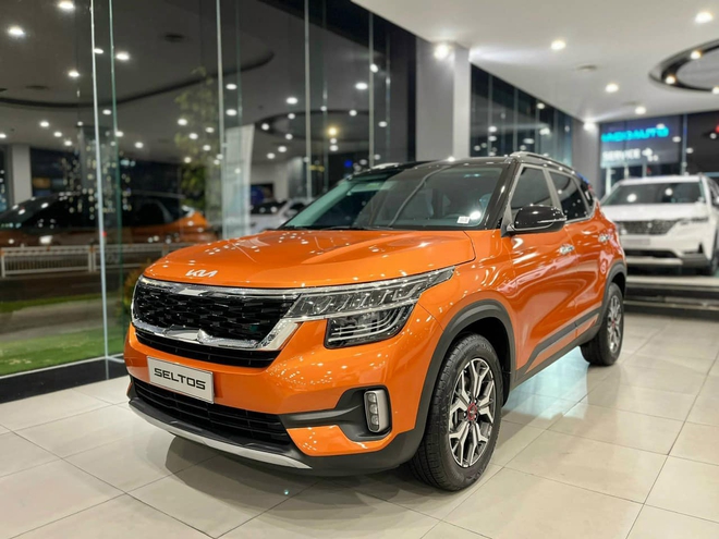 Đại lý xả hàng tồn, Kia Seltos giảm giá đến 50 triệu đồng: Bản cao cấp nhất rẻ hơn HR-V tiêu chuẩn, khách mua phải đánh đổi đời xe - Ảnh 3