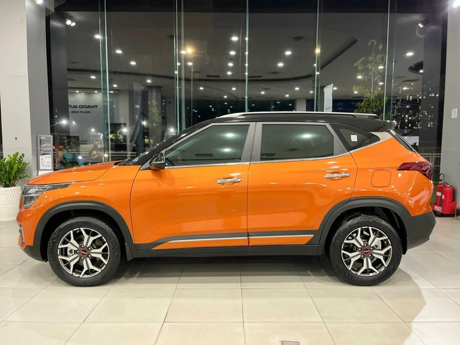 Đại lý xả hàng tồn, Kia Seltos giảm giá đến 50 triệu đồng: Bản cao cấp nhất rẻ hơn HR-V tiêu chuẩn, khách mua phải đánh đổi đời xe - Ảnh 4