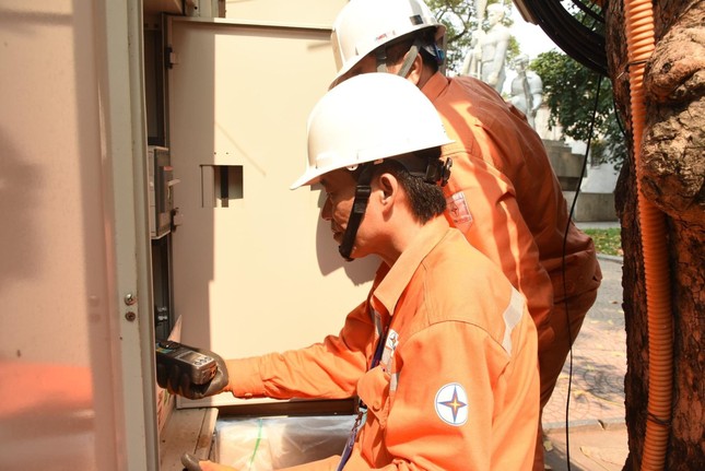 Lần đầu tiền trong lịch sử, tiêu thụ điện vượt 1 tỷ kWh/ngày - Ảnh 1