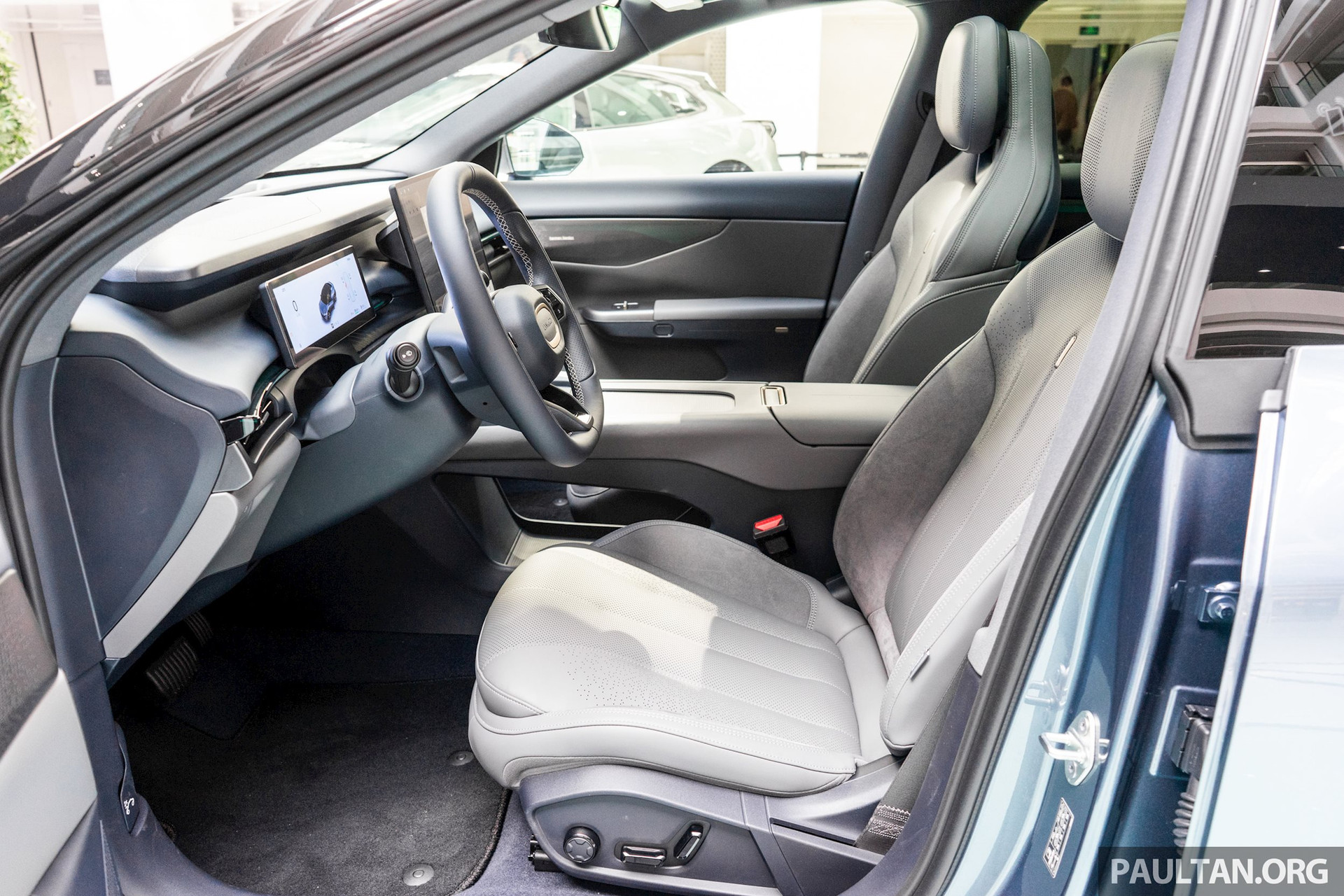 Hãng xe mới vào Việt Nam ra mắt đối thủ của Toyota Camry: tiết kiệm nhiên liệu 4,8 lít/100 km, đi 200 km không tốn 1 giọt xăng - Ảnh 4