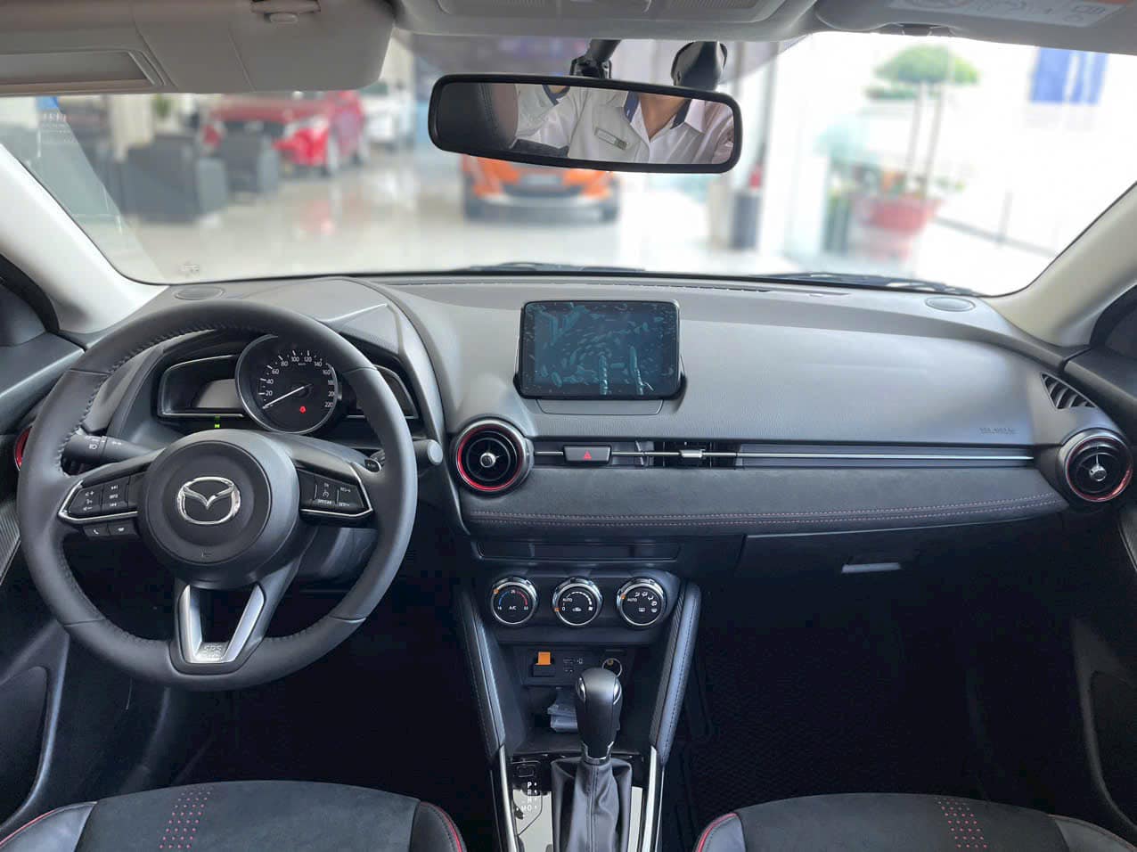 Loạt xe Mazda nhập tăng giá: CX-3 'phá' mức giá thấp kỷ lục từng xác lập, Mazda2 vẫn rẻ nhất phân khúc - Ảnh 3