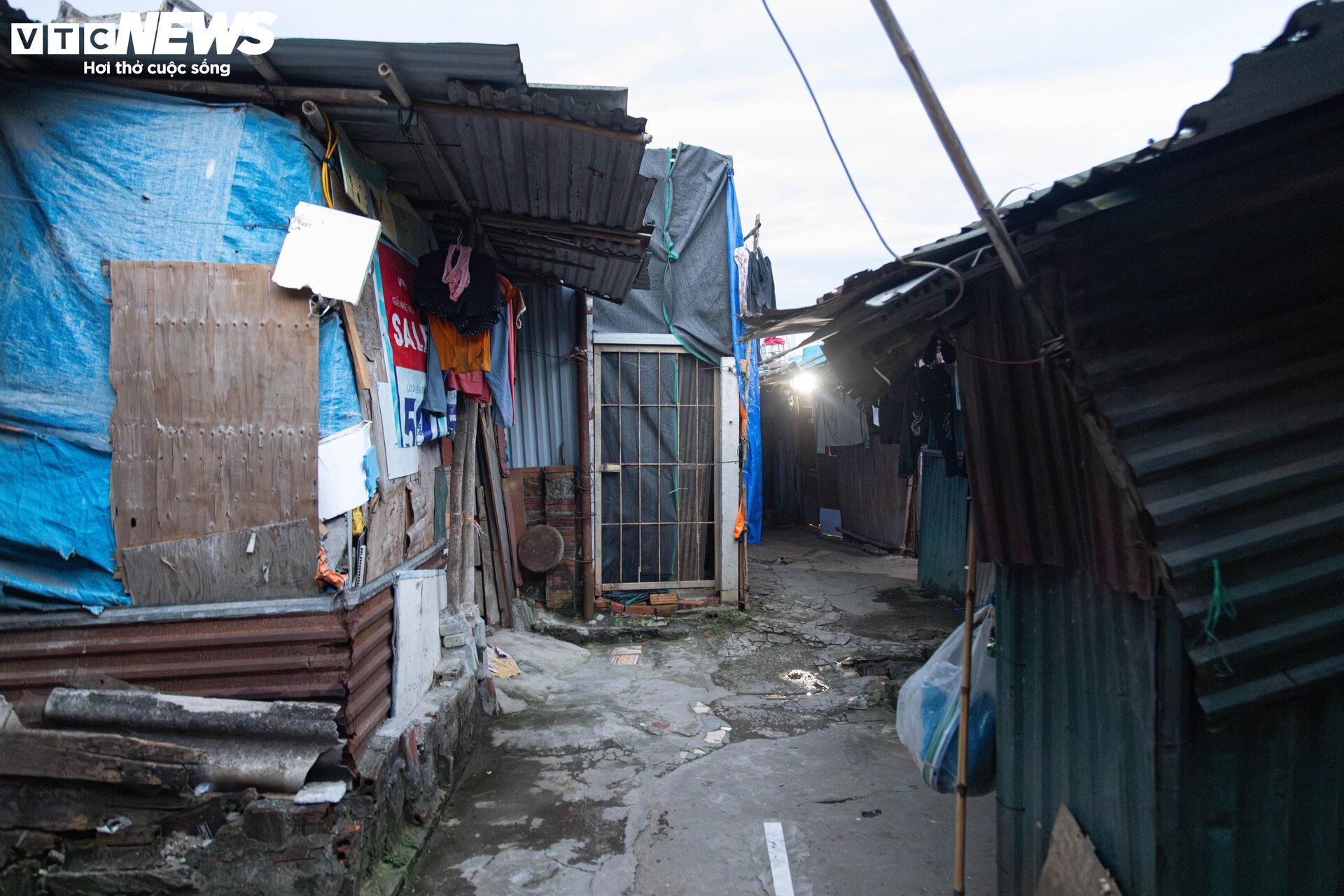 Bữa cơm khốn khó thời vật giá leo thang ở xóm trọ nghèo giữa Hà Nội - Ảnh 3