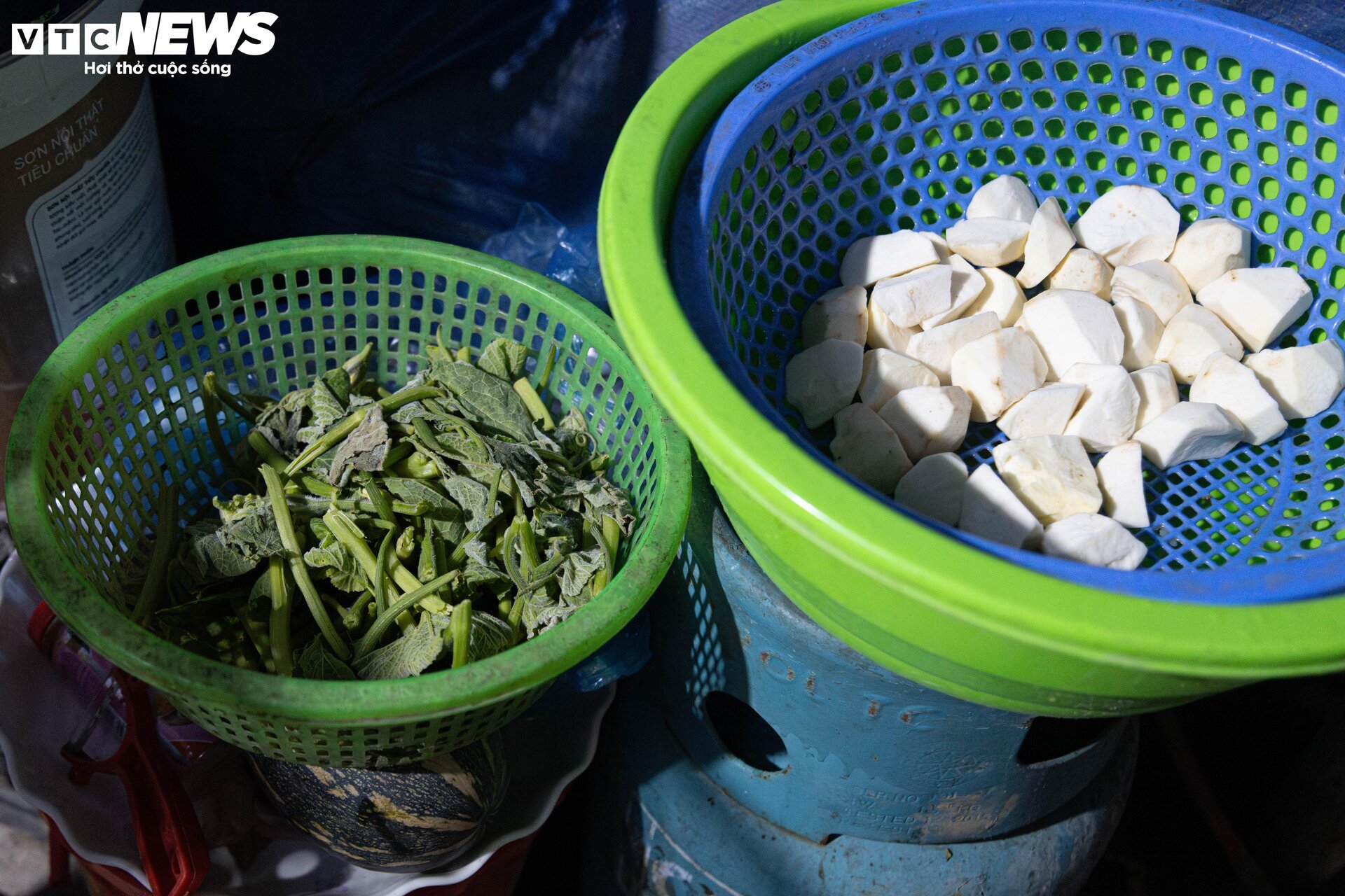 Bữa cơm khốn khó thời vật giá leo thang ở xóm trọ nghèo giữa Hà Nội - Ảnh 20