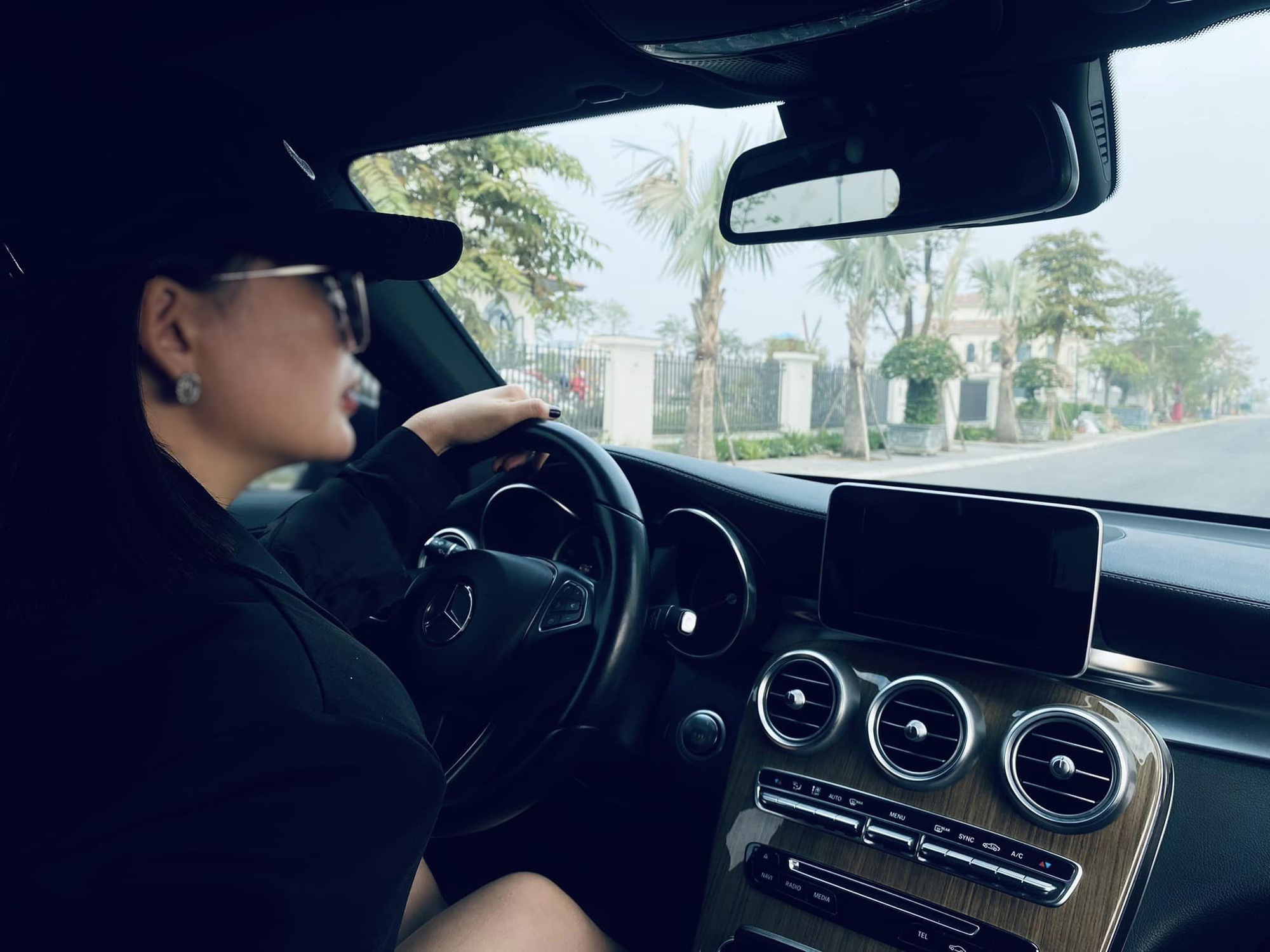 Mua Mercedes GLC của showroom xe cũ 4 tháng chưa sang tên được, nữ chủ xe tuyệt vọng: ‘Thấy dấu hiệu bị lừa, có ô tô mà không dám đi’ - Ảnh 6