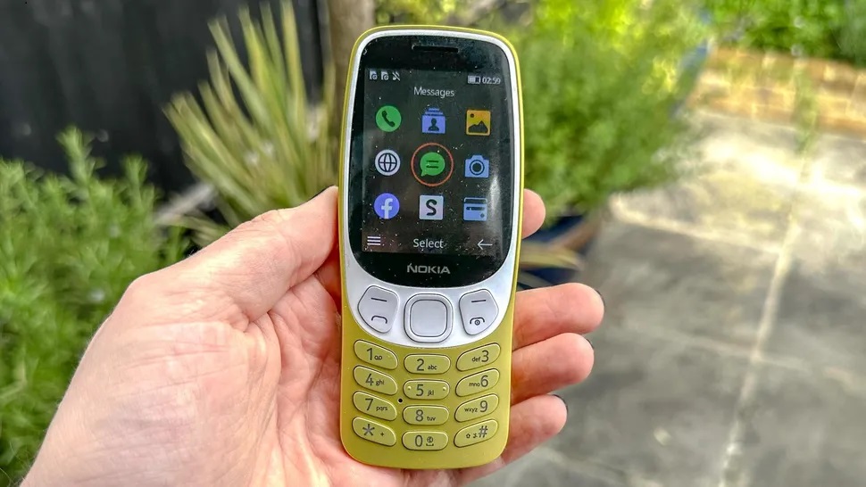 Nhiều người cứ phát cuồng với điện thoại "cục gạch" Nokia: Tôi dùng thử vài ngày là bỏ, không chịu nổi - Ảnh 1