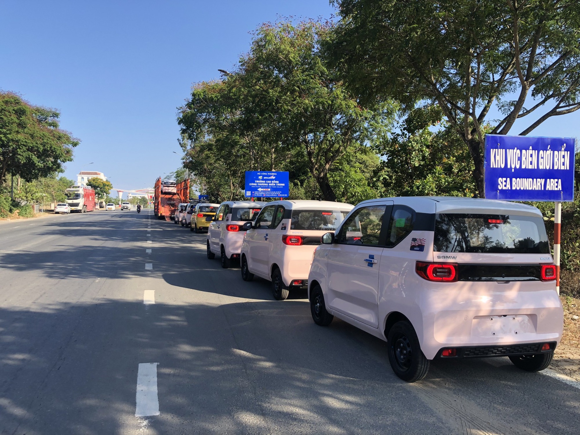 Taxi điện mini đầu tiên tại Việt Nam tung ảnh ra quân: giá cước từ 8.000 đồng/km, thuê tự lái 450.000 đồng/ngày - Ảnh 6