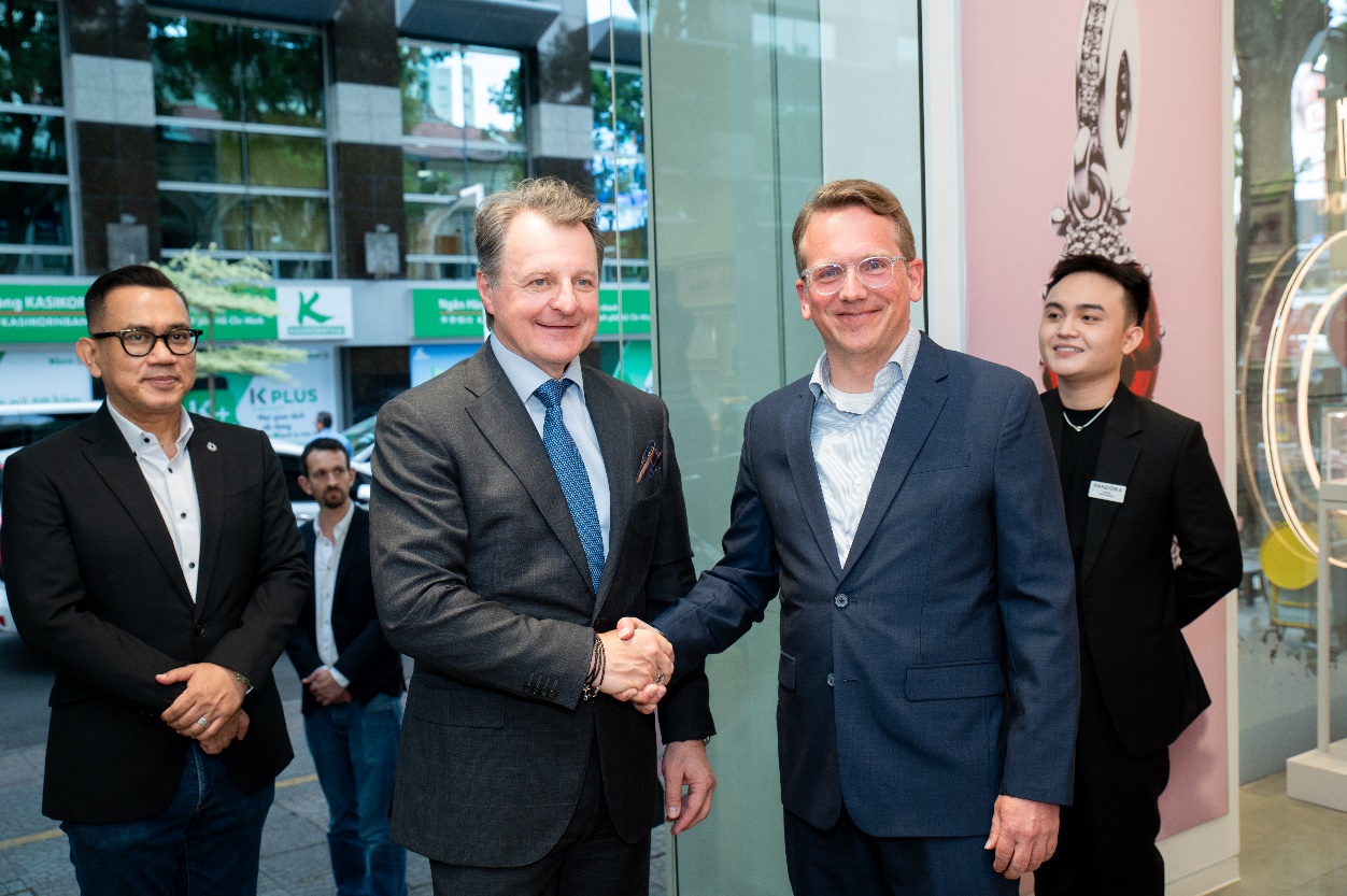 CEO thương hiệu trang sức lớn hàng đầu thế giới đến thăm thị trường Việt Nam - Ảnh 1