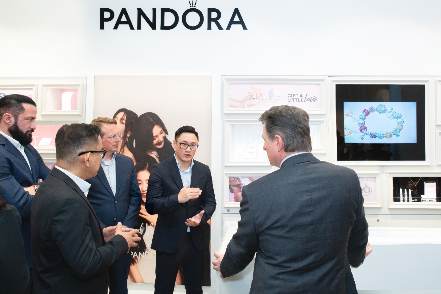 CEO thương hiệu trang sức lớn hàng đầu thế giới đến thăm thị trường Việt Nam - Ảnh 3
