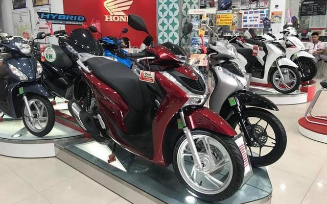 Cuộc khủng hoảng trên thị trường xe máy Việt: Doanh số bán hàng trượt dài bất chấp nỗ lực giảm giá - Ảnh 1