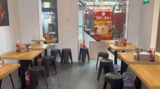 Clip: Sau vụ pate có giòi ở chi nhánh Thái Bình, khách hàng tại Cột Điện Quán Hà Nội phản ứng ra sao? - Ảnh 2