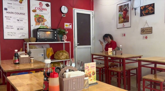 Clip: Sau vụ pate có giòi ở chi nhánh Thái Bình, khách hàng tại Cột Điện Quán Hà Nội phản ứng ra sao? - Ảnh 4