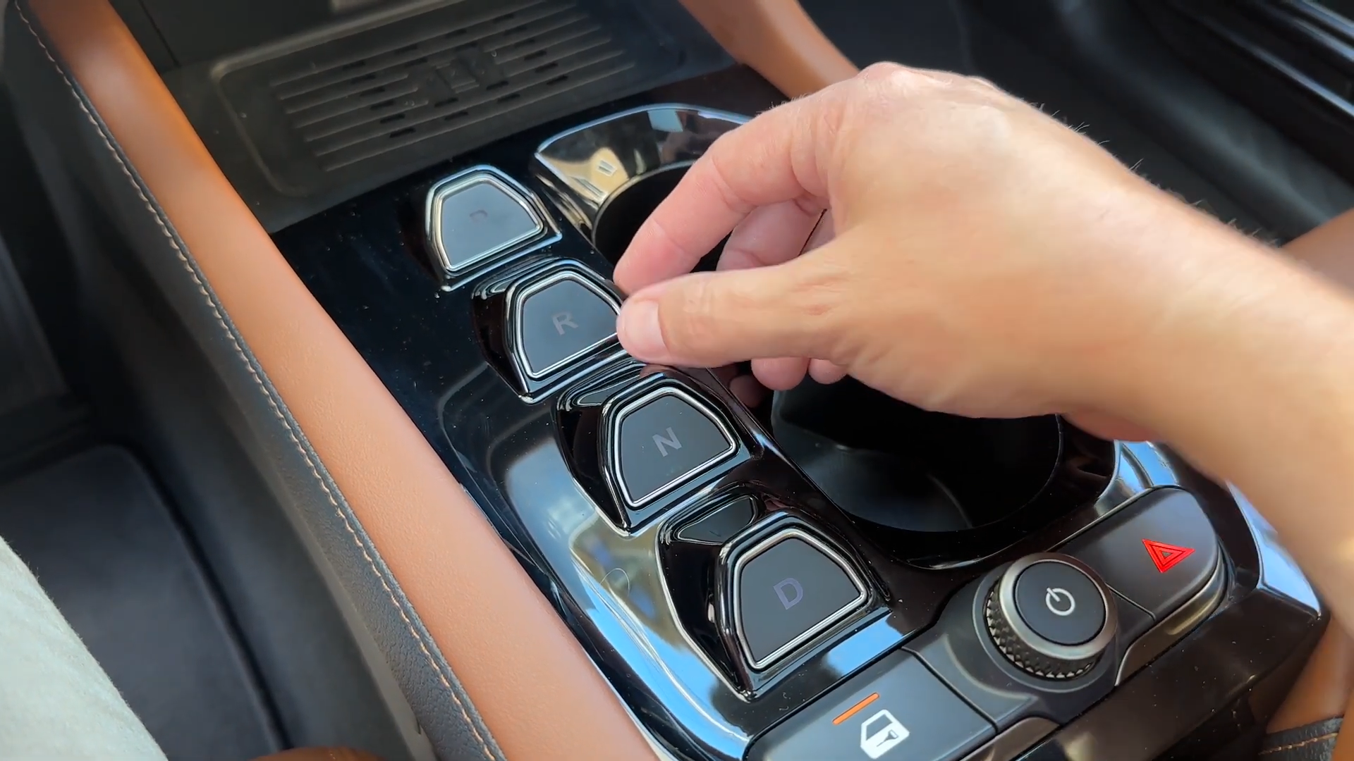 Youtuber gần 5 triệu lượt theo dõi lái VF 8 rồi 'chốt': Hyundai, KIA có khởi đầu tệ, VinFast làm tốt hơn - Ảnh 9