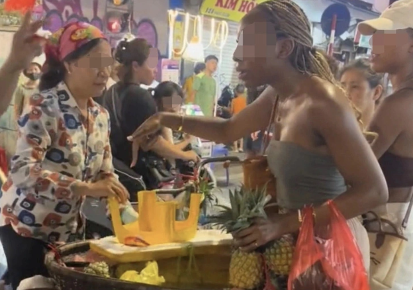 Người phụ nữ bị vu oan bán 500 nghìn/3 quả dứa: “Ở quê người ta bảo tôi tham, bán thế chẳng mấy mà giàu” - Ảnh 2