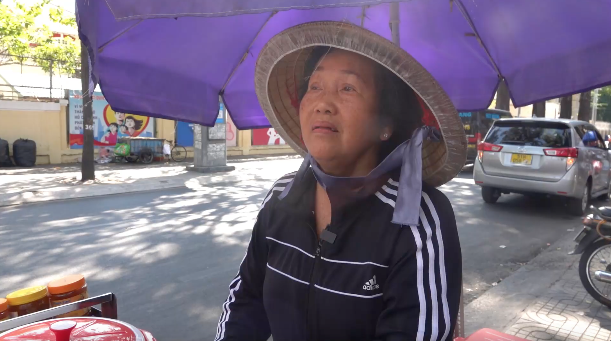 Bán 800 ly nước mía/ngày, bã mía chất cao như đống rơm: Các hàng nước giải khát ở TP.HCM "hốt bạc" giữa mùa nóng - Ảnh 3