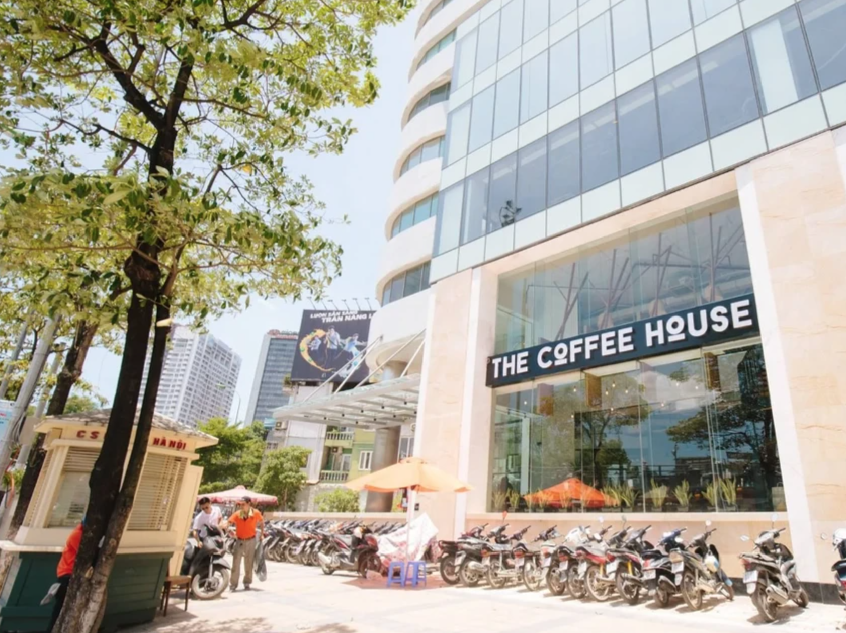 The Coffee House tiết lộ số tiền dự định hỗ trợ ban đầu cho nữ bác sĩ bị kính rơi trúng người - Ảnh 1
