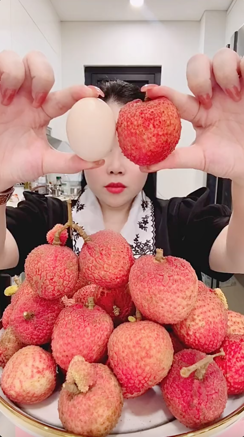 Xuất hiện quả vải "siêu to khổng lồ" ngang bàn tay người, cư dân mạng săn lùng tìm mua - Ảnh 5