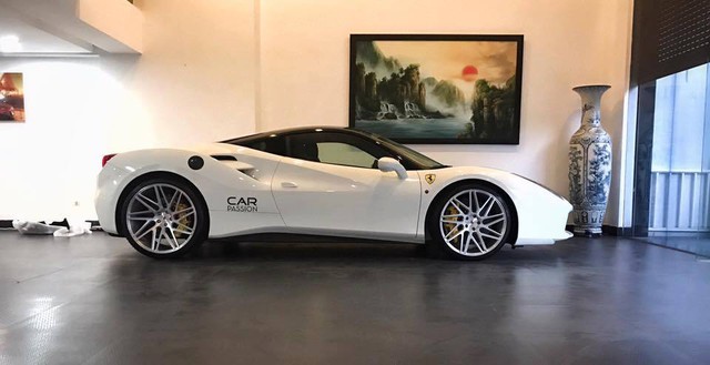 Cường Đô la hỏi mua Ferrari 12Cilindri sau vài giờ ra mắt, 'chốt deal' chỉ trong một nốt nhạc, dân mạng 'đoán già đoán non' chủ nhân thứ hai ở Việt Nam là một đại gia 'quen mặt' - Ảnh 11