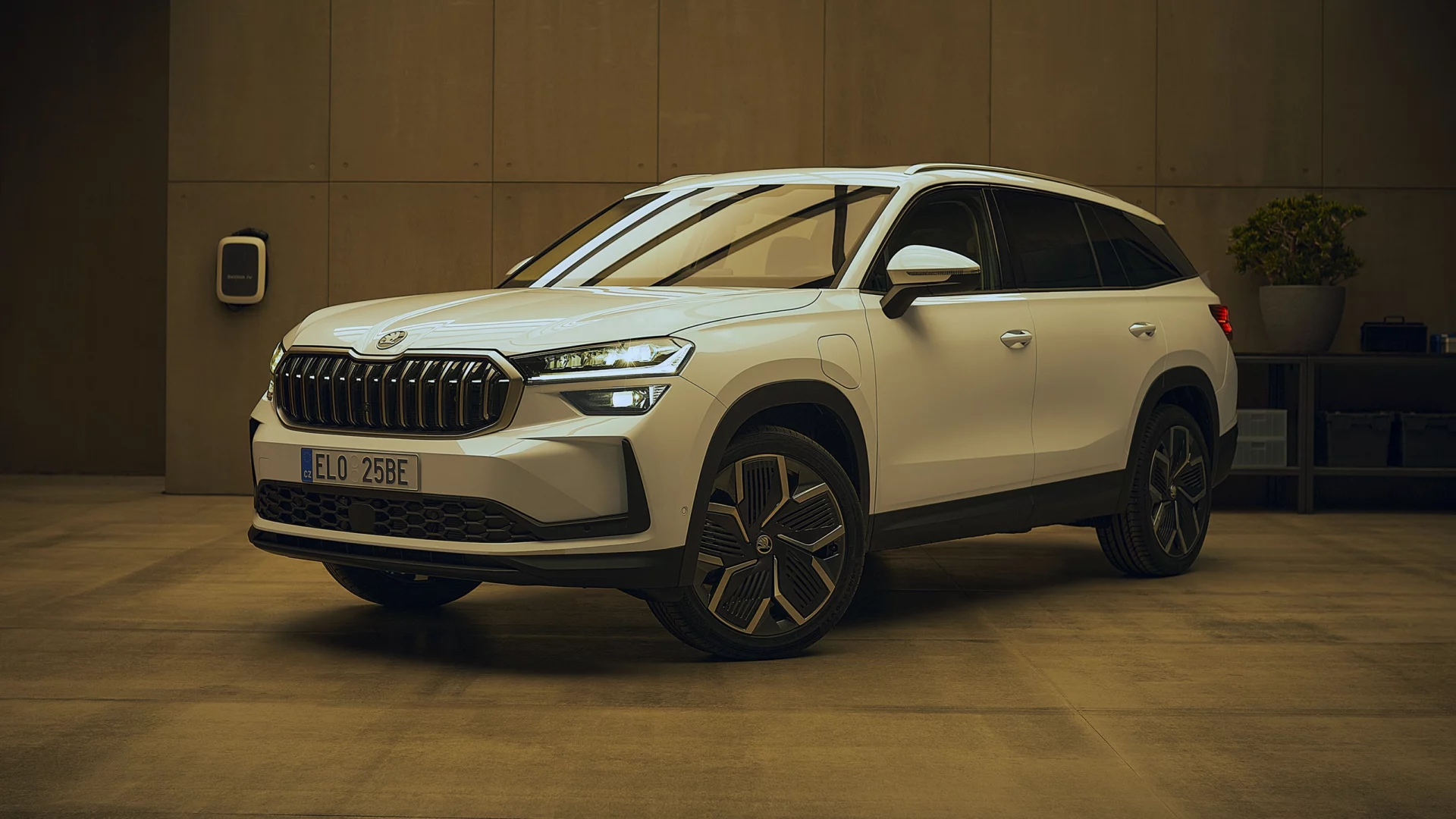 Thuế nhập khẩu về 0%, người Việt mua được ô tô giá rẻ hơn: Xe "Made in Vietnam" gặp khó - Ảnh 2