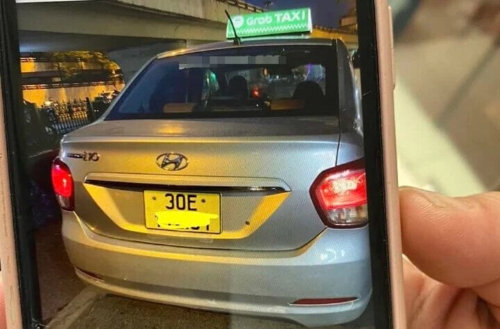 Hai khách Tây tố bị tài xế taxi 'chặt chém' 500.000 đồng quãng đường 100m - Ảnh 1