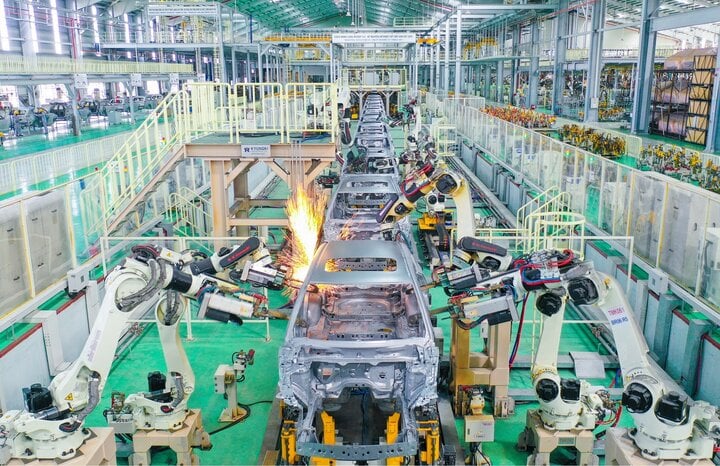 Phí trước bạ ô tô chưa giảm, khách đã dừng mua xe chờ chính sách - Ảnh 1