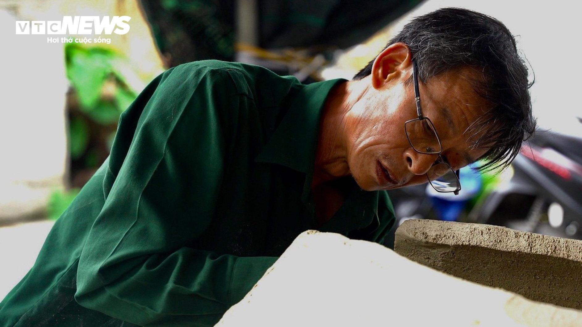 Về làng nghề làm cốc bia hơi ‘cóc gặm’ nổi tiếng Thành Nam - Ảnh 4