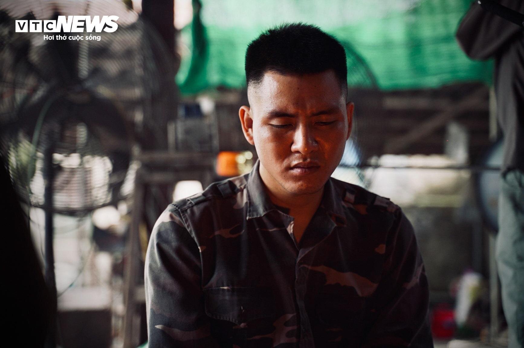 Về làng nghề làm cốc bia hơi ‘cóc gặm’ nổi tiếng Thành Nam - Ảnh 21