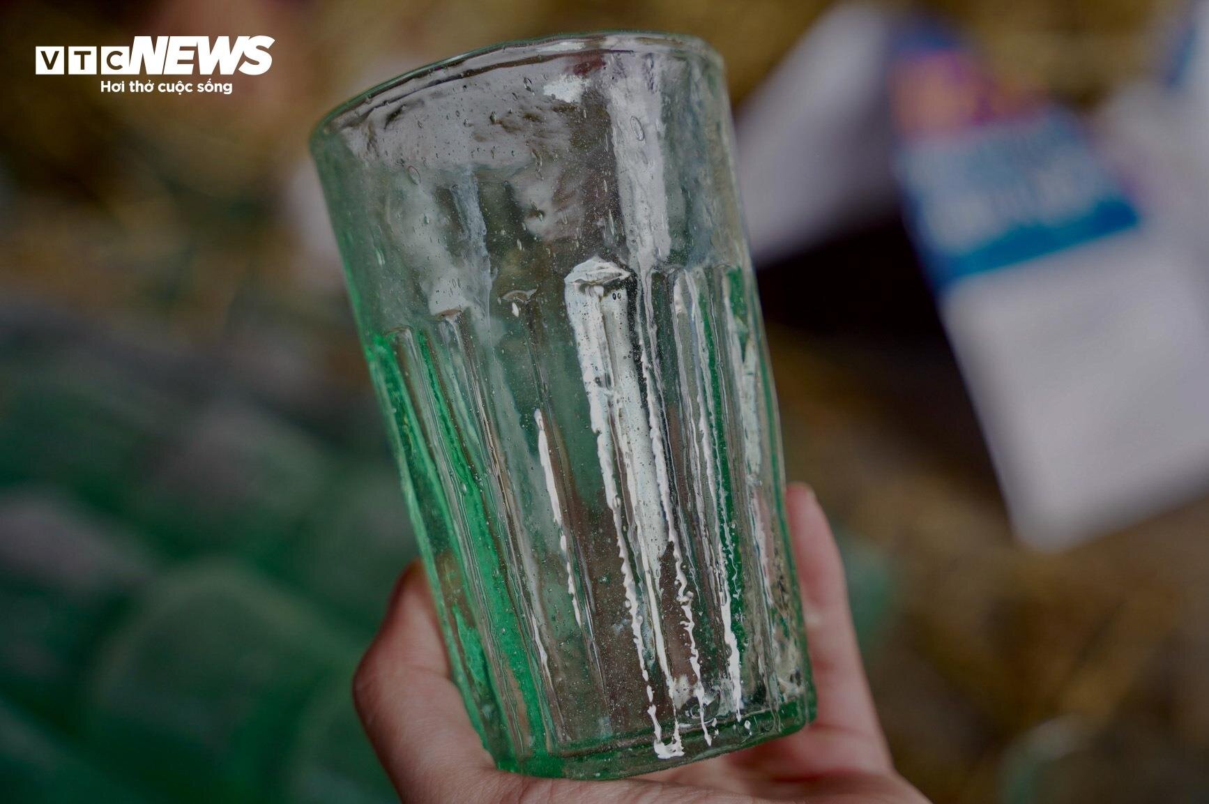 Về làng nghề làm cốc bia hơi ‘cóc gặm’ nổi tiếng Thành Nam - Ảnh 20