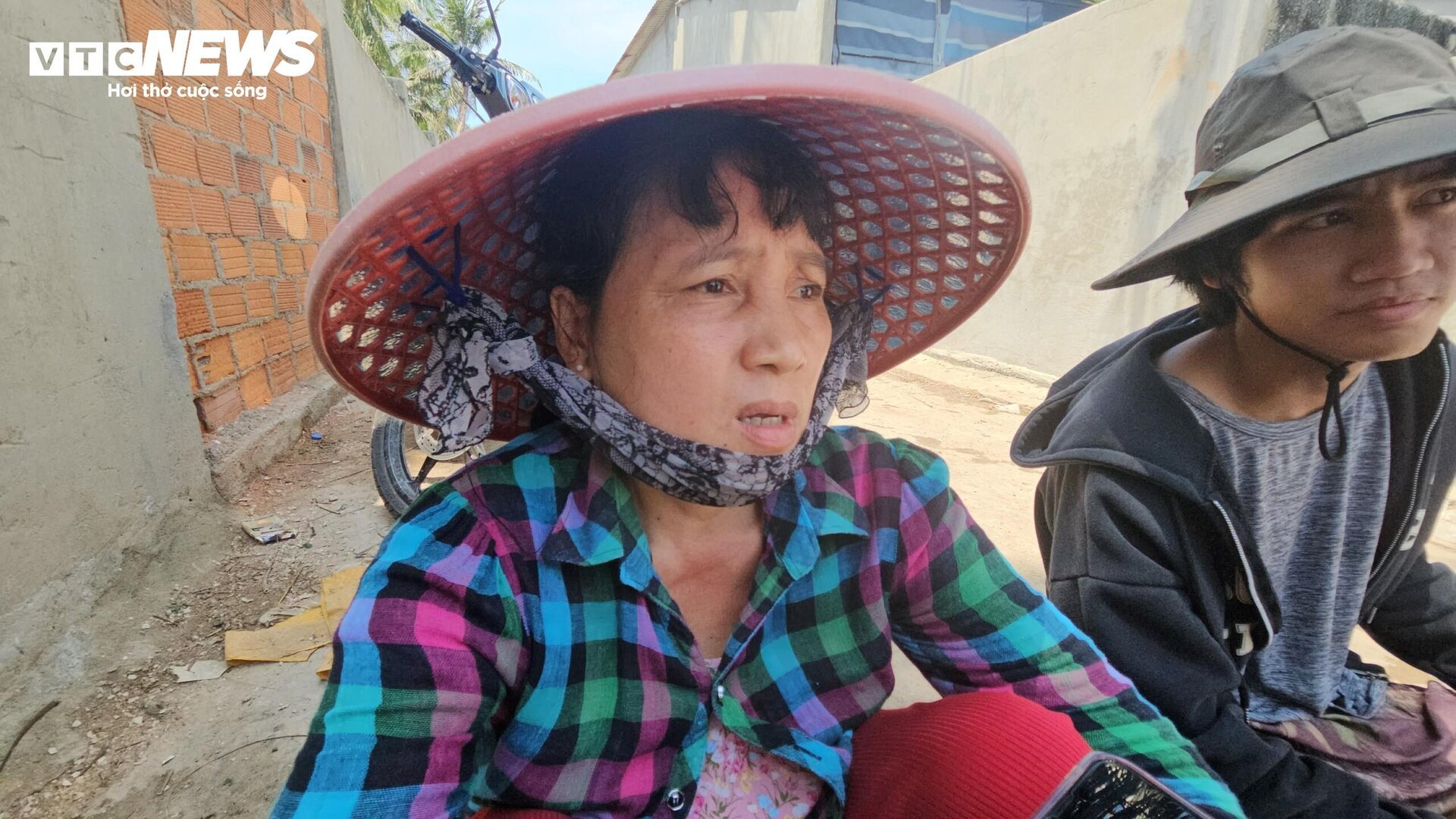 Hơn 60 tấn tôm hùm bị chết ở Phú Yên, người nuôi cay đắng bán giá 50.000 đồng/kg - Ảnh 5