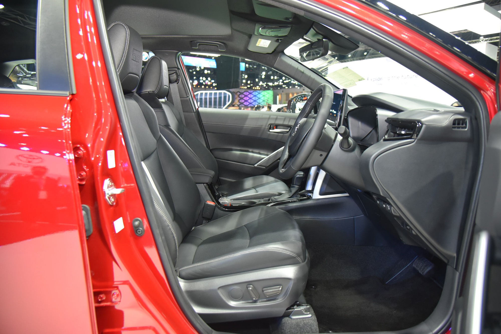 Loạt xe dự kiến ra mắt tháng 5/2024: Hilux trở lại, Corolla Cross và xe hybrid 'chiếm sóng' - Ảnh 5