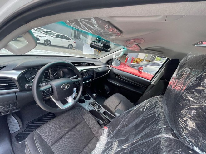 Toyota Hilux 2024 ra mắt Việt Nam: Giá từ 668 triệu, thêm trang bị đấu Ranger, nhưng có điểm chưa bằng - Ảnh 5