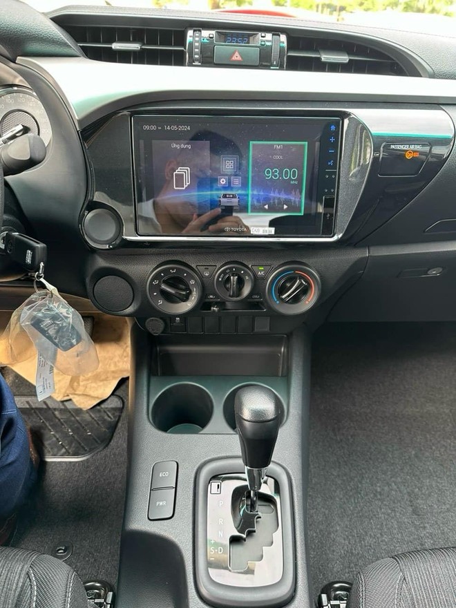 Toyota Hilux 2024 ra mắt Việt Nam: Giá từ 668 triệu, thêm trang bị đấu Ranger, nhưng có điểm chưa bằng - Ảnh 7