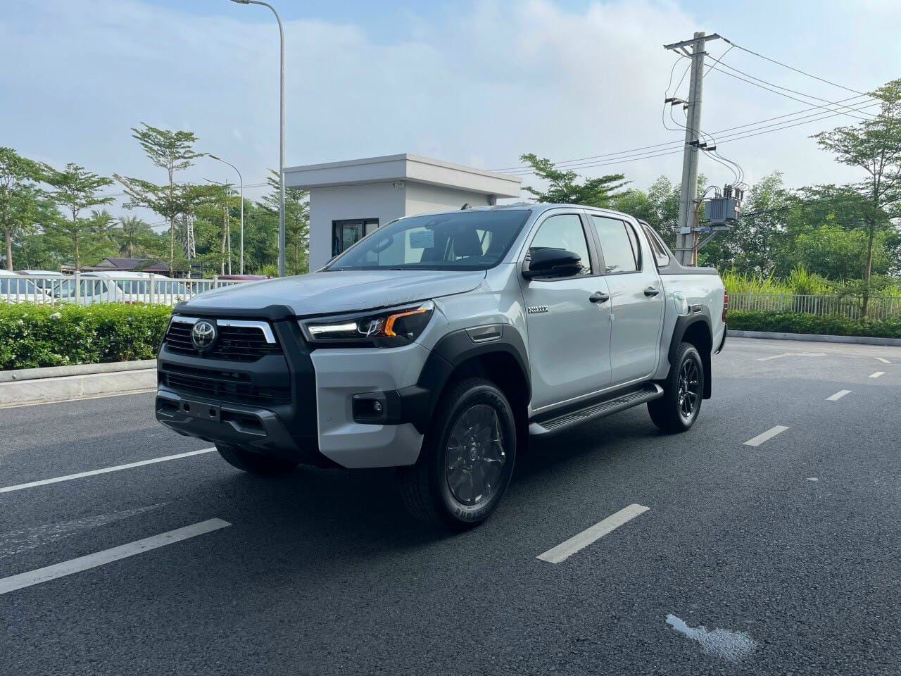 Toyota Hilux 2024 ra mắt Việt Nam: Giá từ 668 triệu, thêm trang bị đấu Ranger, nhưng có điểm chưa bằng - Ảnh 8