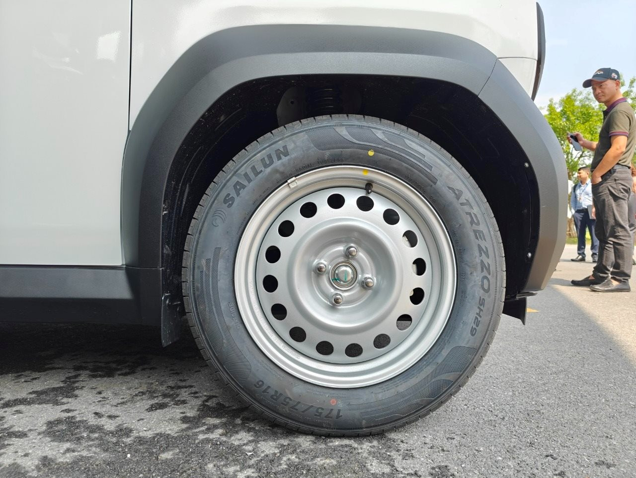 Xuống nhà máy sờ tận tay 'hàng nóng' VinFast VF 3: Nhỏ xinh, rộng rãi bất ngờ - Ảnh 6