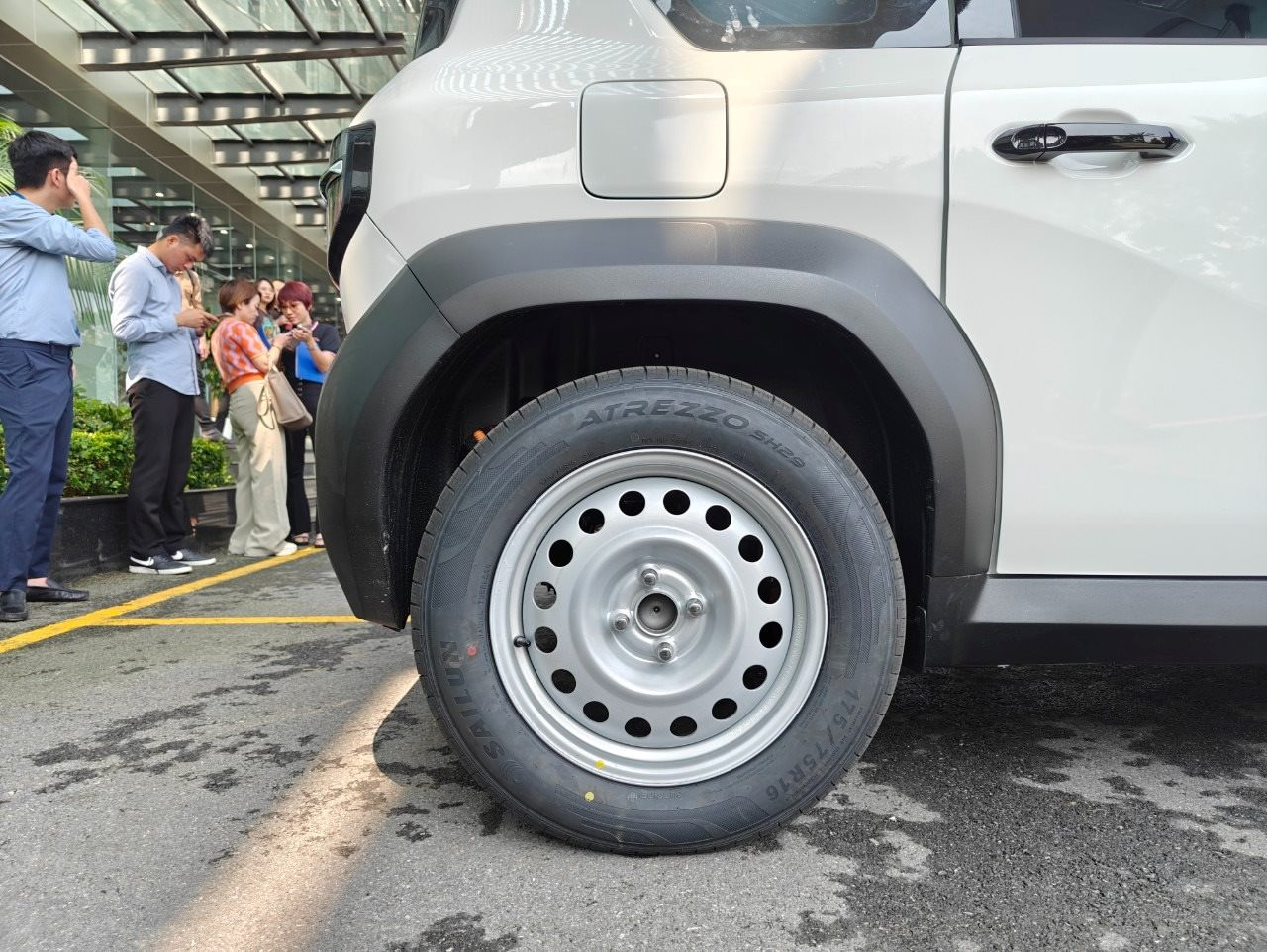 Xuống nhà máy sờ tận tay 'hàng nóng' VinFast VF 3: Nhỏ xinh, rộng rãi bất ngờ - Ảnh 7