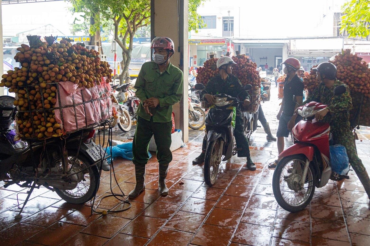 Thủ phủ vải thiều Lục Ngạn mất mùa, giá tăng gấp rưỡi - Ảnh 12