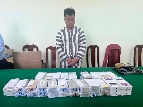 Diễn biến điều tra vụ cất giấu hơn 460 điện thoại iPhone ở sân bay - Ảnh 1