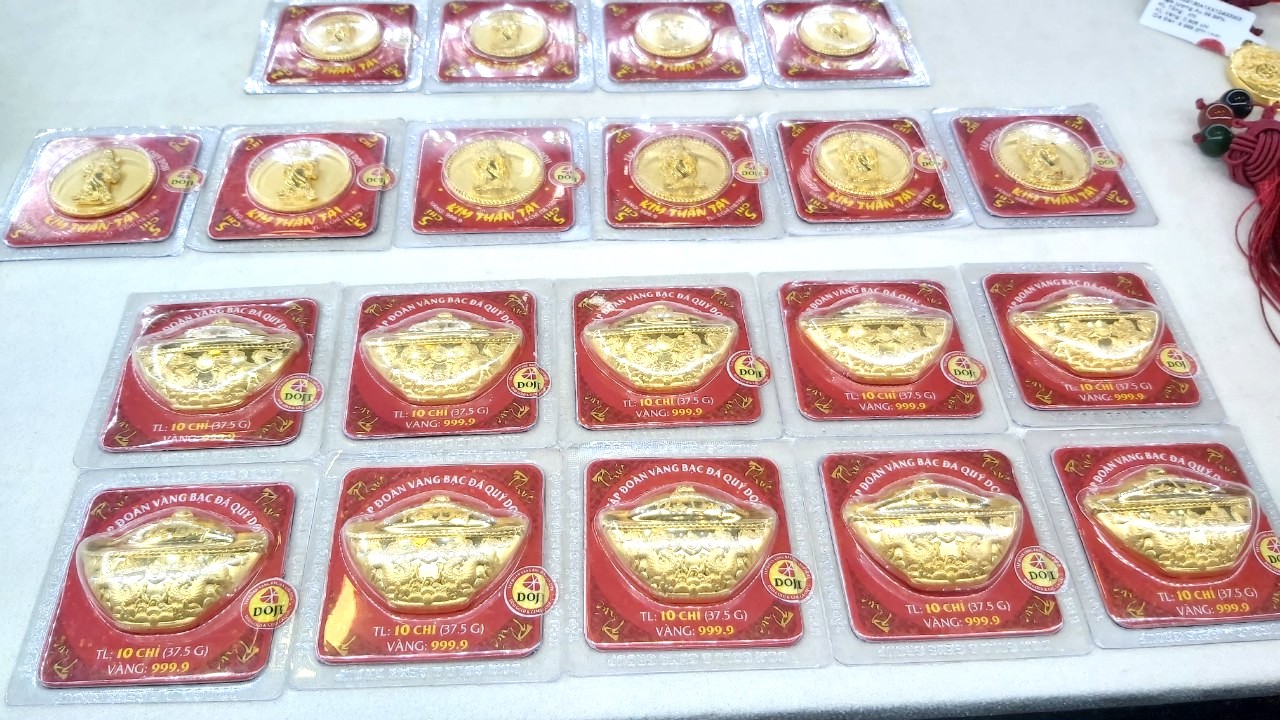 Tiệm vàng "cháy hàng", khách xuống tiền tỉ nhưng chỉ nhận được giấy hẹn - Ảnh 4