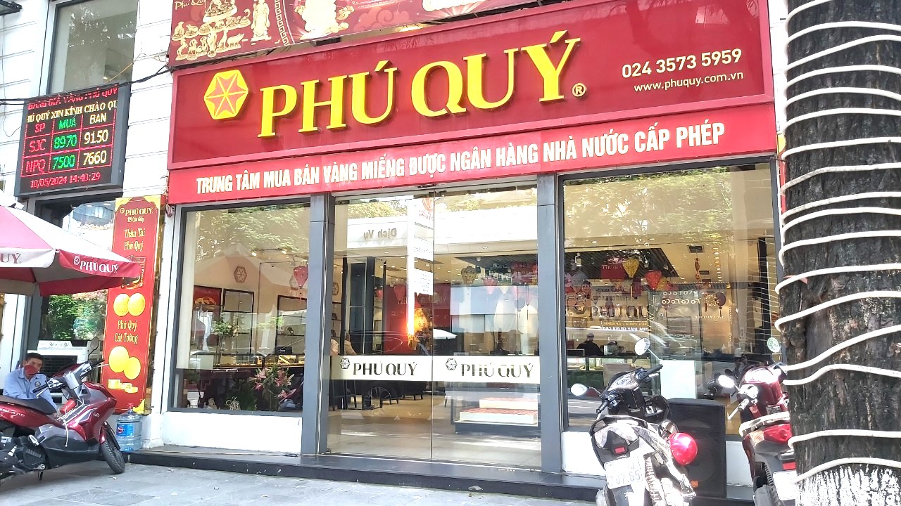 Tiệm vàng "cháy hàng", khách xuống tiền tỉ nhưng chỉ nhận được giấy hẹn - Ảnh 6